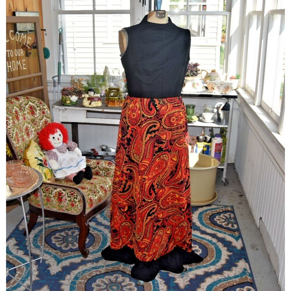 Vintage 70s Maxi Hostess Dress Sleeveless Red Black Tribal Print Ruffle Hem Med